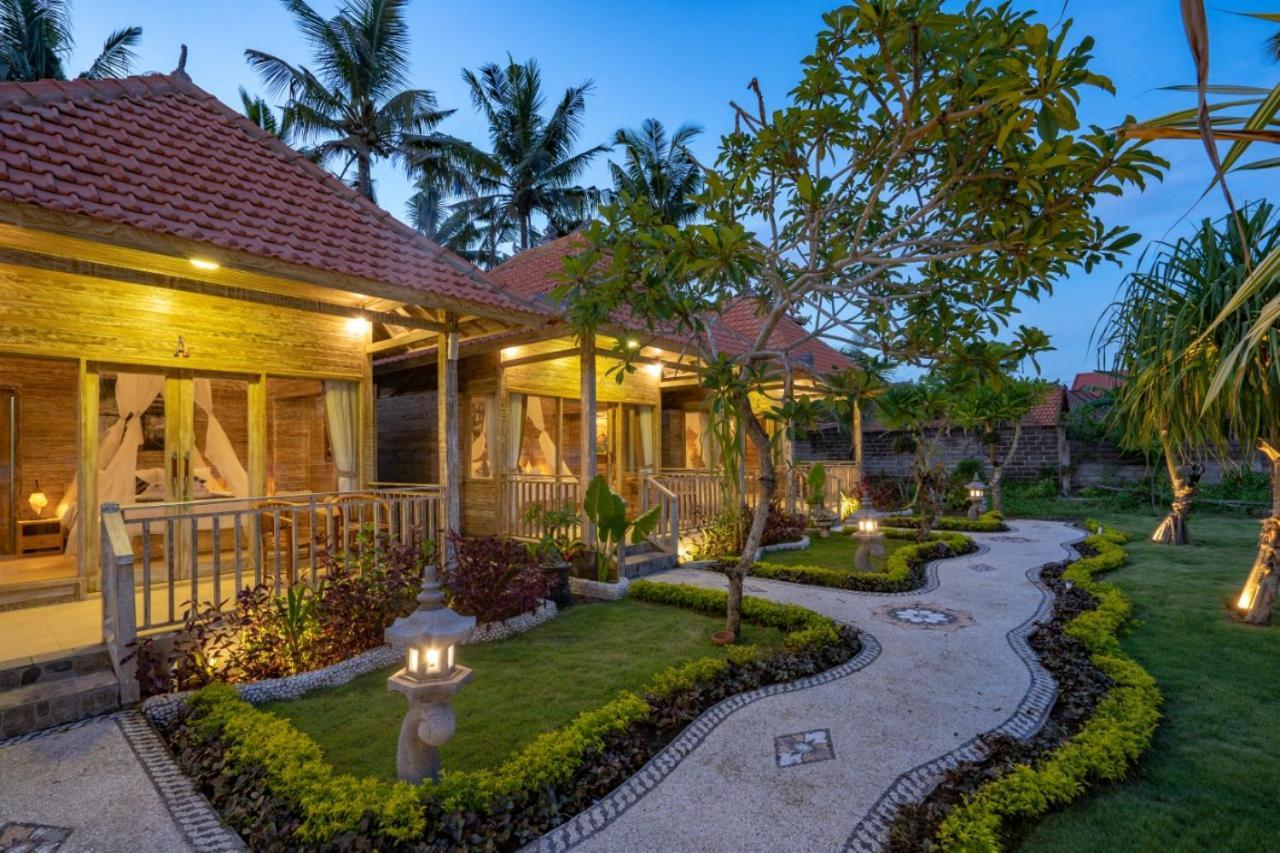 Helly'S Secret Garden Cottage Lembongan Extérieur photo